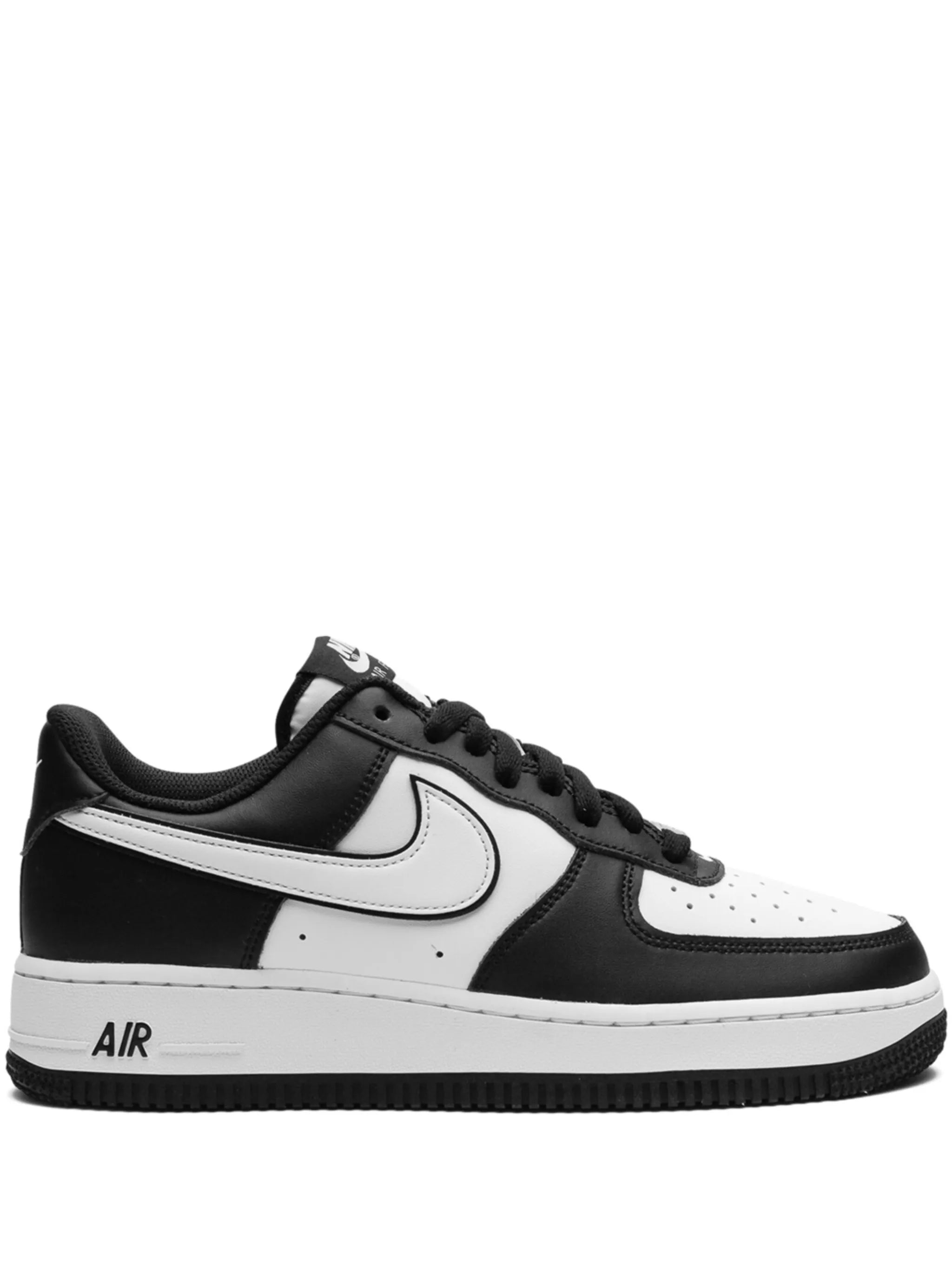 Nike Air Force 1  Black & White Sneaker